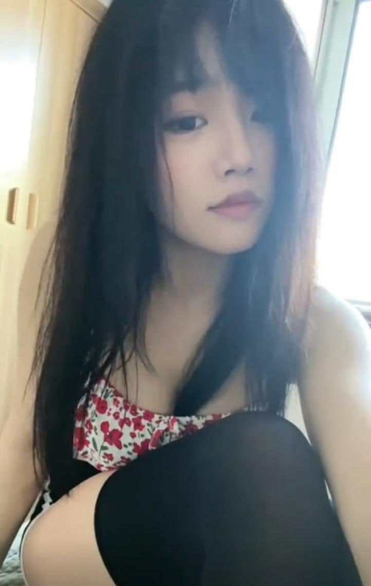 抖音网红狗王付费定制骚舞流出 情趣内衣丁字裤漏鲍 甜美清纯脸蛋后入诱惑