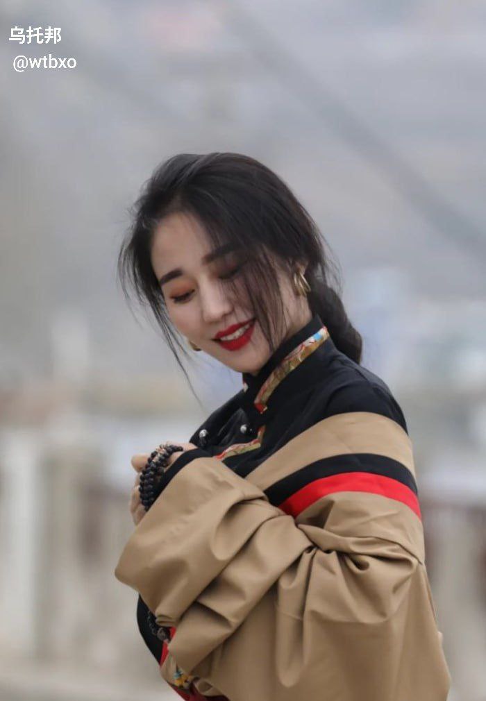 抖音百万粉丝网红藏族 宋小宝 与网红 静静 （号称当代 卓玛 ） 不雅视频流出！ - 图片