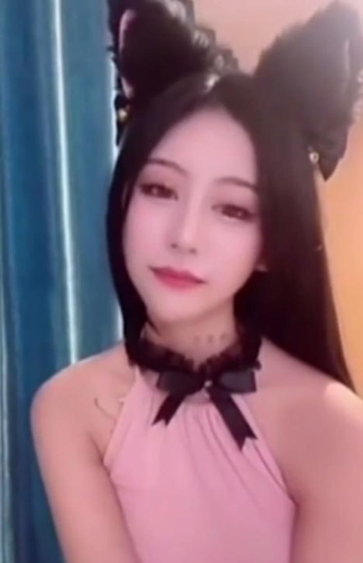 抖音顶流韩婧格变母狗 疑似下海被大哥大鸡巴爆操 淫乱不雅视频泄露
