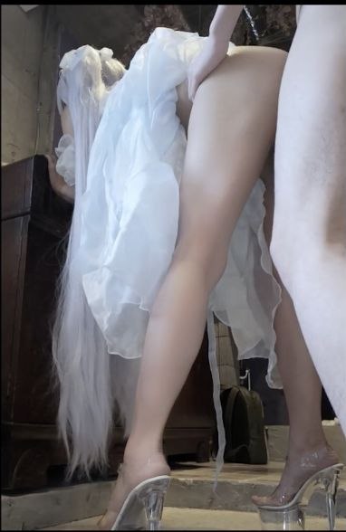 一位超级漂亮的官方coser舔了我的晨勃 - 图片