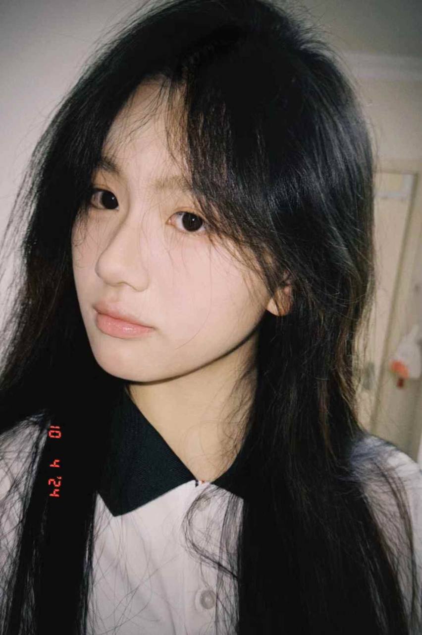 北京某一所艺校 一名极品颜值女校花这么清纯的样子 私下超反差 穿黑丝被小导演潜规则 - 图片