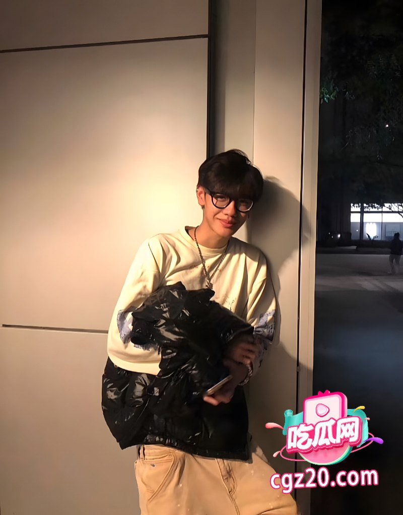 抖音网红 女王殿下 被爆吃软饭卖假货网暴前任 和玉面狐狸长期约炮 - 图片