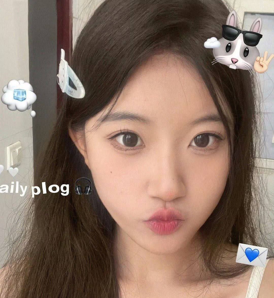 某音颜值小姐姐，虽然照片有点美颜，不过奶子还是很好看，上位一抖一抖的，很给力，被金主爸爸无情后入，还得喊爸爸，不雅视频流出 - 图片