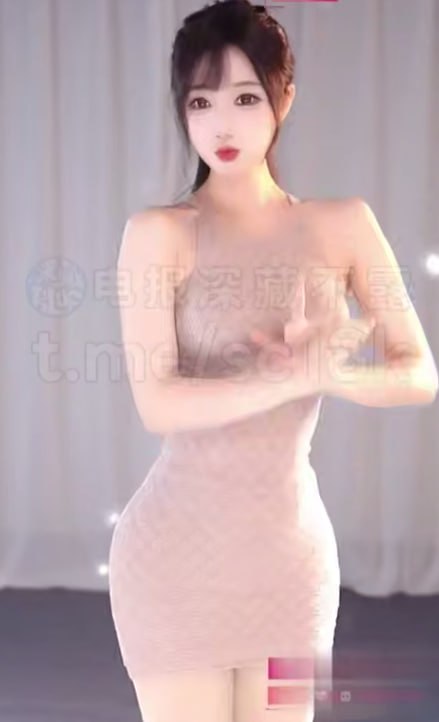 原来擦边还可以这么玩的，虎牙主播coser八戒露出过审总没问题吧