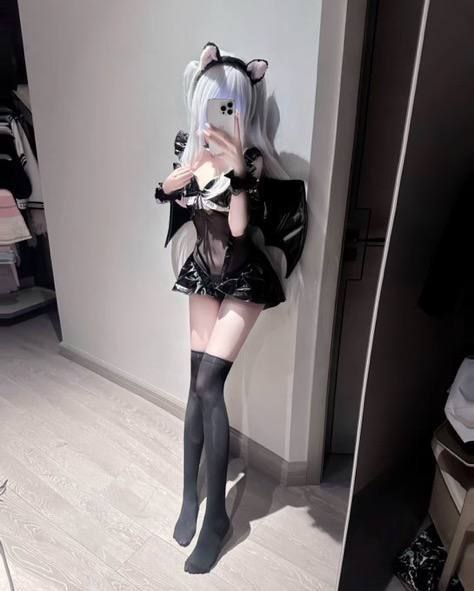 推特高颜少萝【绘梨衣】xRuanovo 日常cos各种角色自录私拍美图欣赏