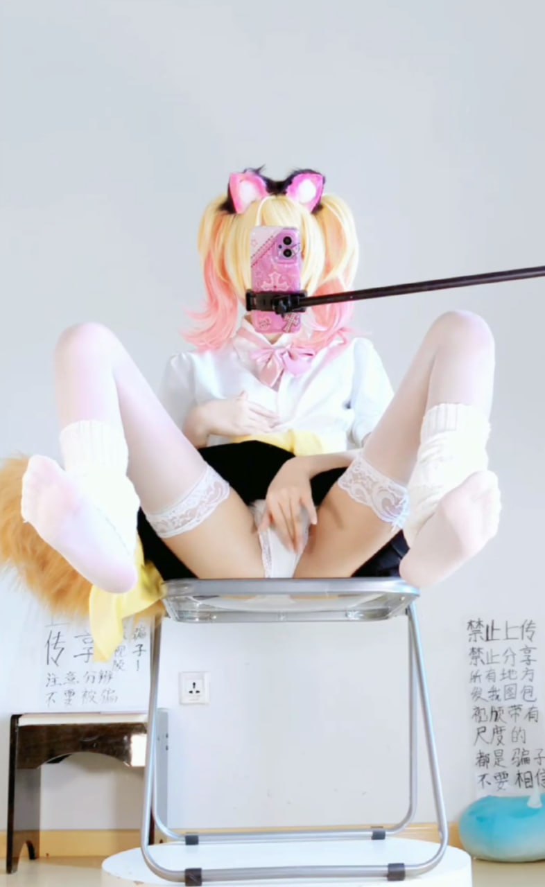 #沐沐酱cos  白虎萝莉自拍自慰 - 图片