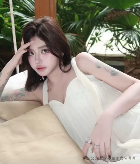千万粉丝女网红5年4婚3离后，称未来还是想找头婚男，被前任们吐槽引发网友热议 - 图片