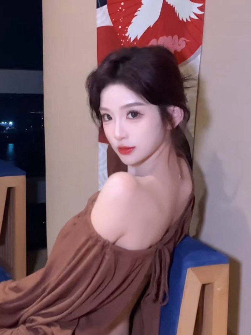 抖音747W粉丝女网红 巴旦木公主 女神人设崩塌 宗门修炼手册彻底疯狂 多人互爆
