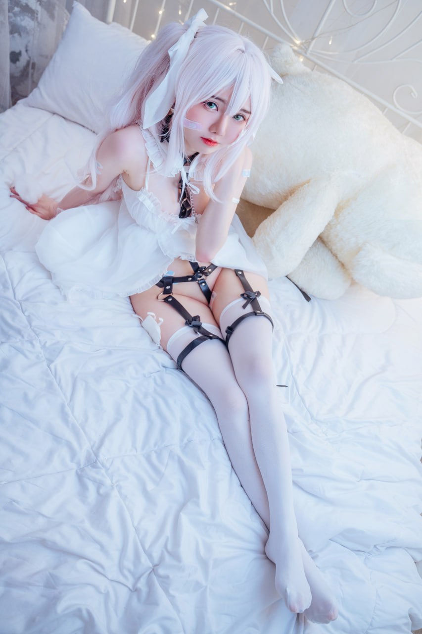 #SallyDorasnow #白丝 #白虎 Hatsune - 图片