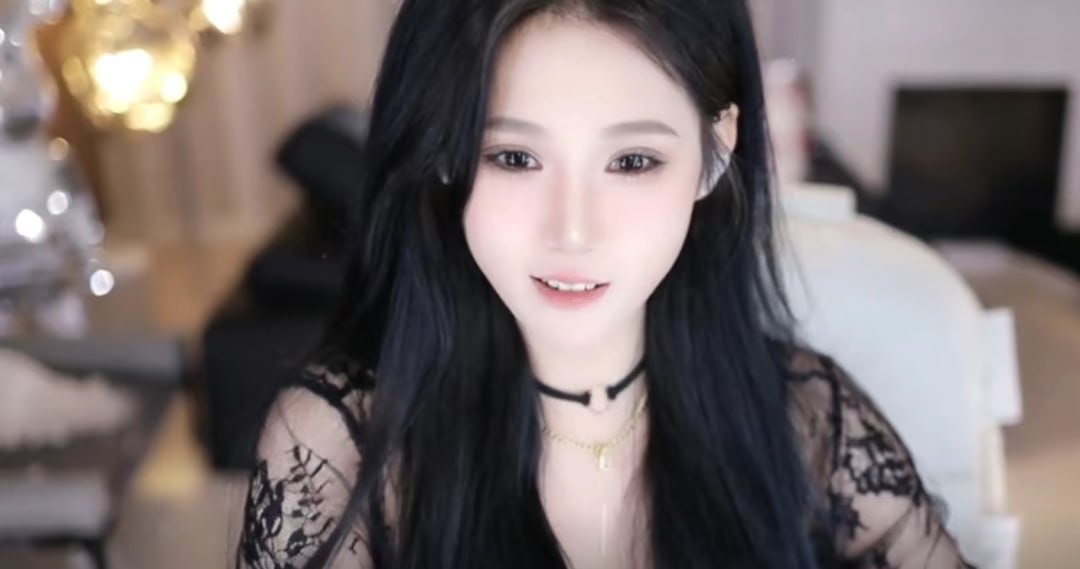 （二）女主播们才艺秀，为博关注各显神通，“撕袜”“嘴含仿真兔尾巴”“吃糖”震惊众人！ - 图片
