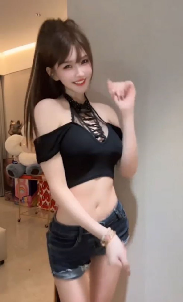 抖音80万粉网红 aehskdhmg 可爱少女早年黄播起家 大尺度自慰福利流出 道具猛插粉嫩骚穴 娇喘连连 - 图片