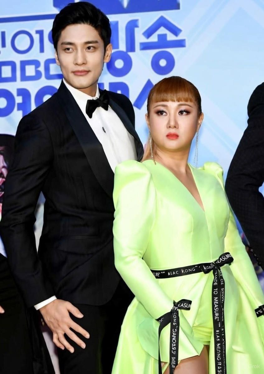韩国综艺女王朴娜勑车内激战男伴曝光 前经纪人控诉后座狂震踢椅背险酿车祸太炸裂了！ - 图片