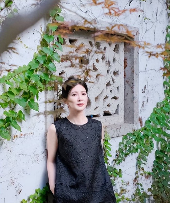 与周一围同居5年分手，后转身嫁富豪的童蕾，现在过得怎么样？