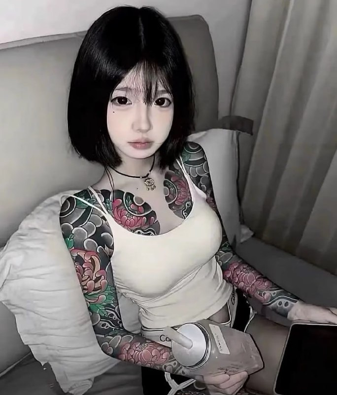 抖音网红小母狗困熊2.0事件曝光 疑似翻车下海拍摄大量不雅视频 - 图片