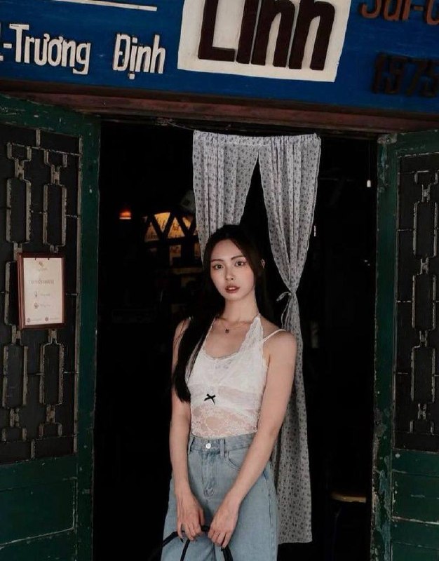 华裔网红VickyLim情侣自拍流出！身穿制服被男友无套狠操调教，每下又深又急，浪叫不停整个人越干越软。 - 图片