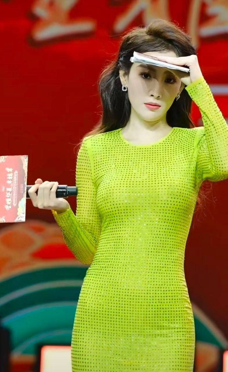 前央视女主持人 #马卉 。真空主持节目及直播 - 图片