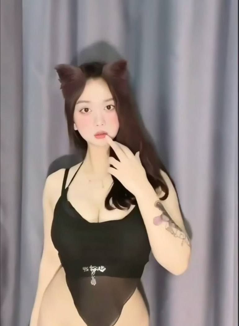 抖音高颜值网红 奶一口甜 露脸骚舞付费福利视频流出 身材火辣性感撩人 解锁极致体验