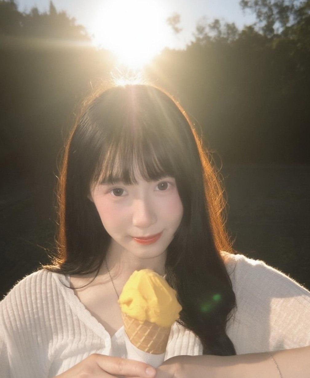 9.7万粉丝高颜值巨乳美妆博主与男友自拍做爱视频 骚逼和屁眼一览无余！ - 图片