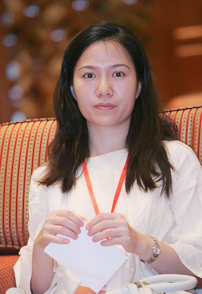 出轨遗产谣言尘埃落定，50 岁翁帆公益举动收获全网一致好评