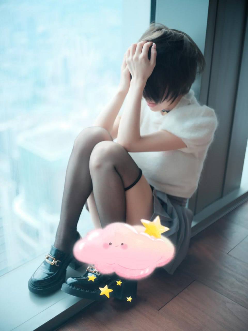 #知一 喜爱jk的极品白虎巨乳美少女，平时没事就喜欢拍点性感裸体小视频造福广大狼友，称她为在世女菩萨一点都不过分 - 图片