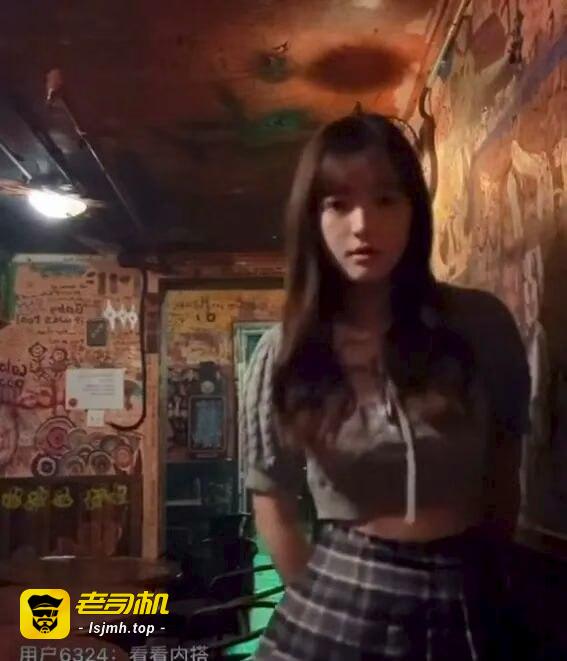 抽象女主播佩恩直播“卖惨”求酒求礼物：忆卷毛骗局+海外坐台被打往事，网友调侃“2k太少？正经人5k拒了”，身价抬高or又当又立？ - 图片