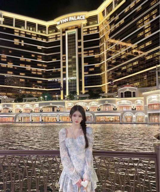 中圈以及大圈是根据颜值划分，中圈当天安排无需入会私聊客服查看女孩照片，确定那个女孩需要付定金。大圈看照片安排需要100人民币入会安排！！。每天没有那么多时间精力接待口嗨的各位，有能力出来玩的不会在乎一二百。 - 图片