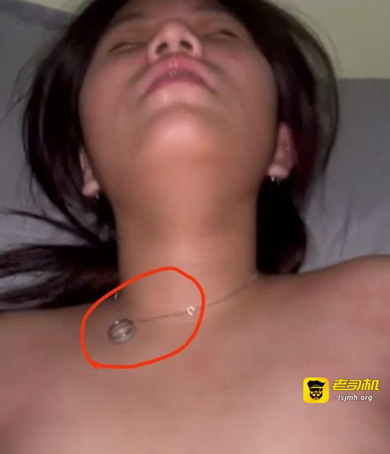 TikTok新加坡小网红 C 不雅视频流出 露脸做爱视频惨遭前男友泄密 表情销魂一看就很骚 - 图片