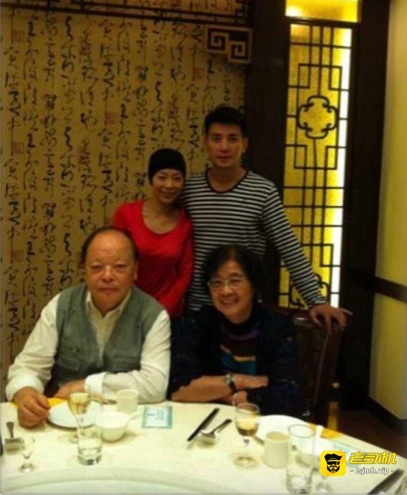 内娱男演员 保剑锋 被前任直播含泪控诉 偷香水送小三 分手后引导粉丝网暴 - 图片
