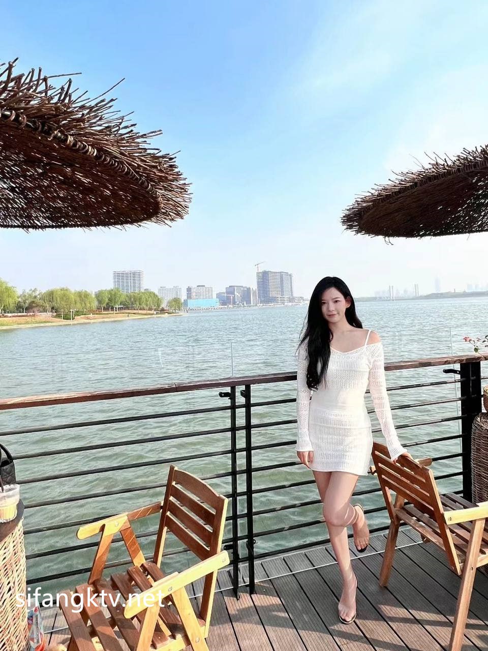 地标 山东省菏泽市 一名女大学生 学姐今年大四 长相超级漂亮 在校园里都被称之为校花
