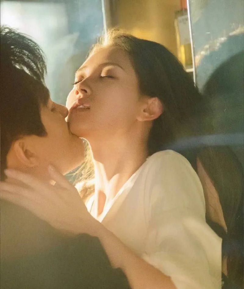 顶流男明星 吴磊 被前女友白珊珊微博怒爆 一万块卖床照只为逼问真相 国民弟弟人设崩塌 秘恋直接掀翻全网！ - 图片