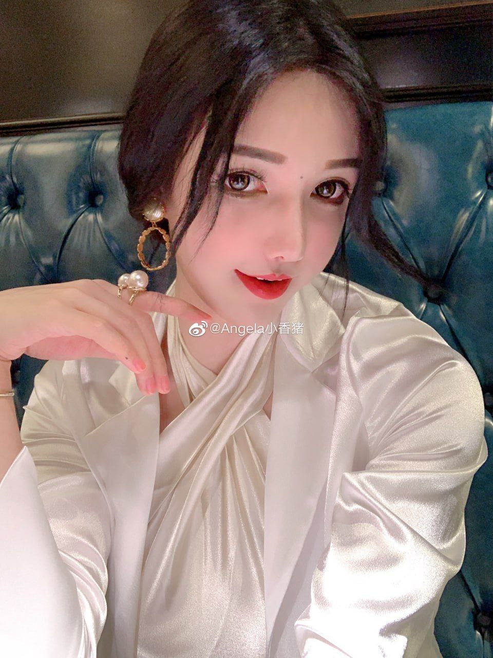 #顾灵曦微博巨乳反差女神最新口交视频，与土豪啪啪视频流出