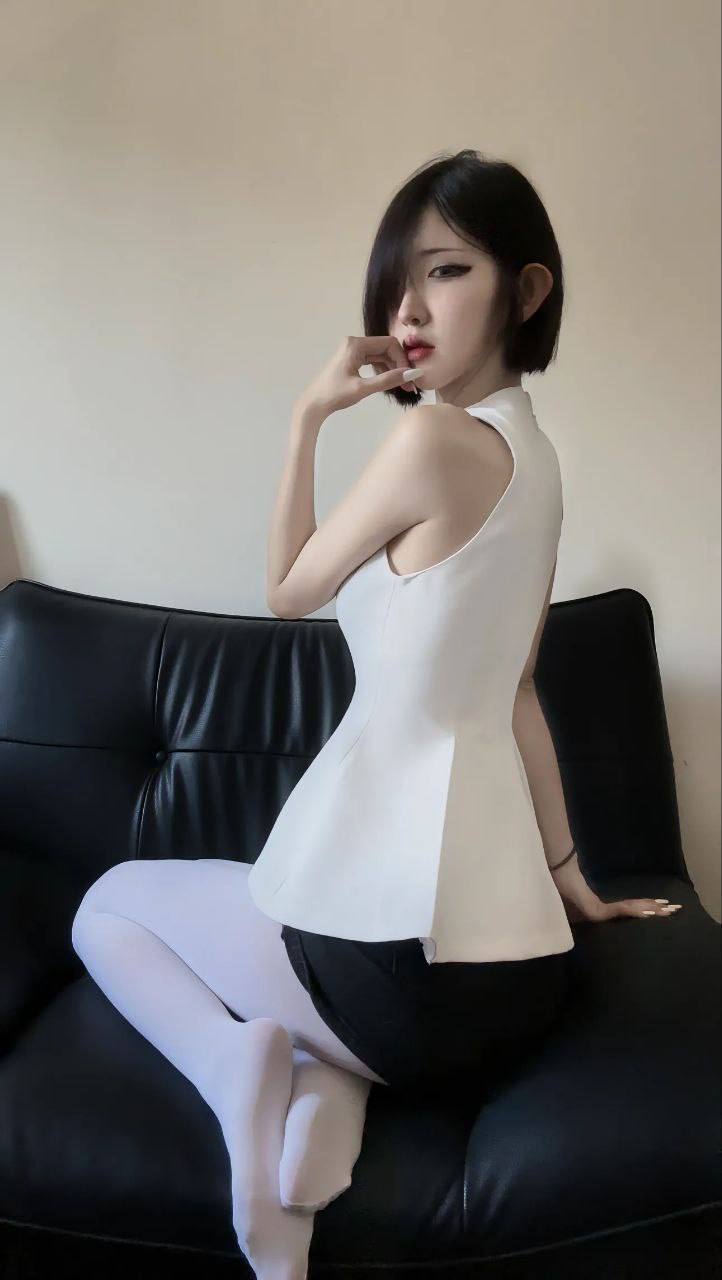 #行简 东北吉林抖音50w粉丝网红高颜值巨乳肥臀行简穿着黑丝情趣制服震动棒自慰