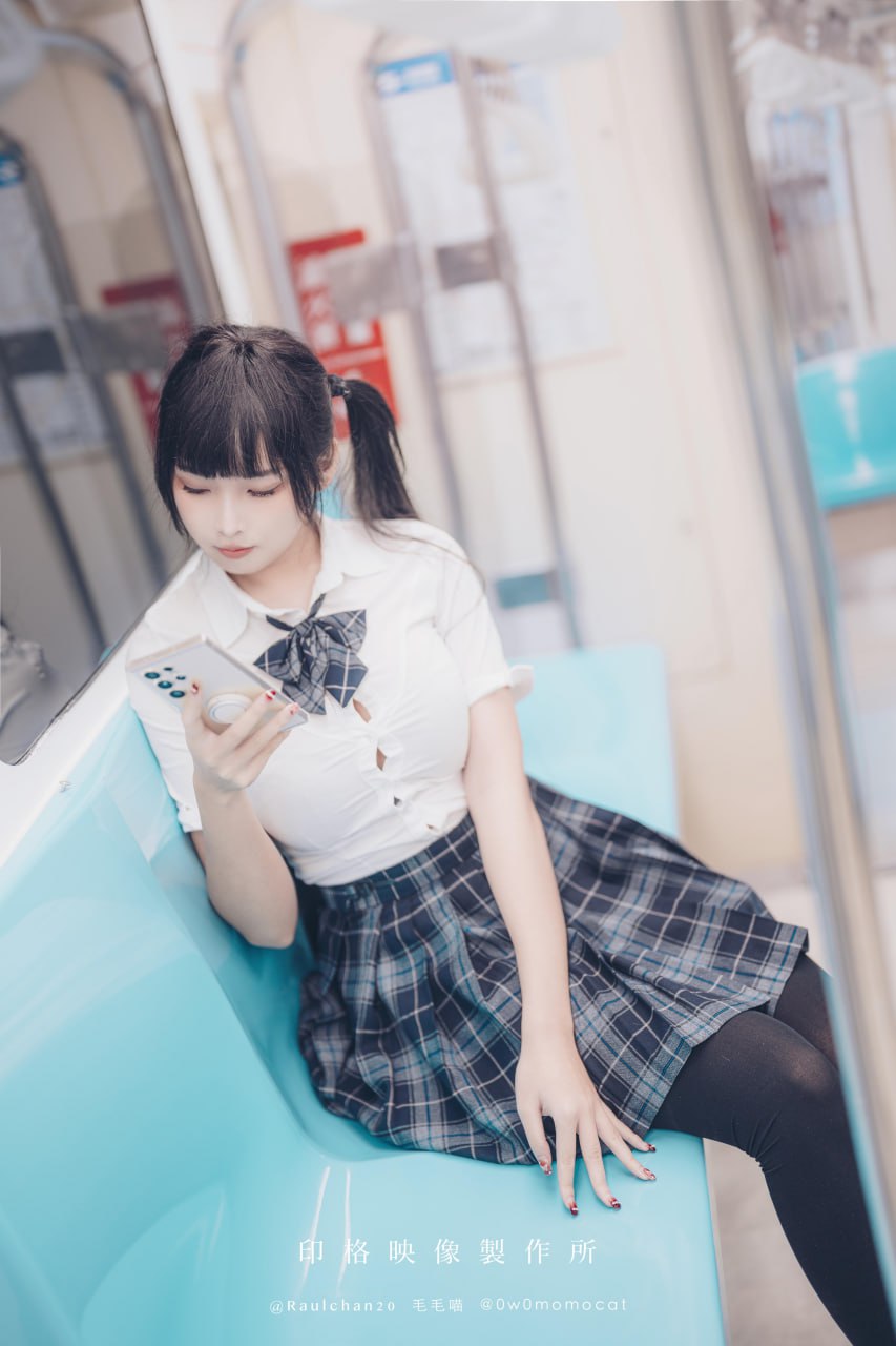 白虎穴福利姬美少女 慕慕Momo 电车痴汉系列