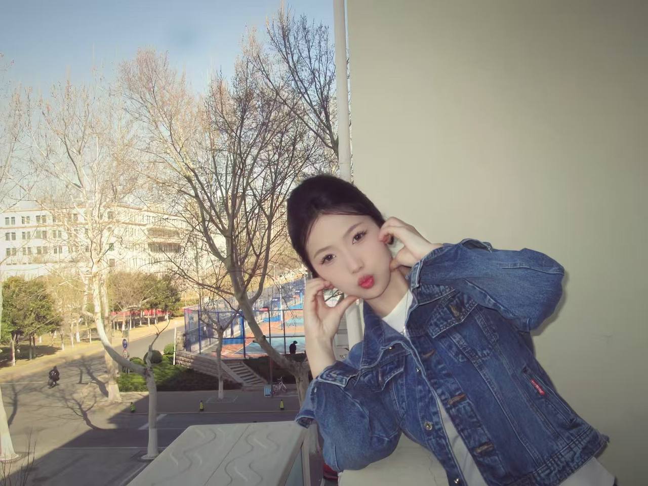 原档无水印极品反差少女露脸私拍福利无套抽插指尖调教主动上位骑乘特写视角同框完美露脸 - 图片