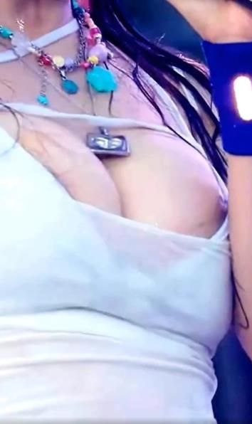 韩国女团  Cignature（시그니처）成员 #金智源 演唱会乳头走光 - 图片