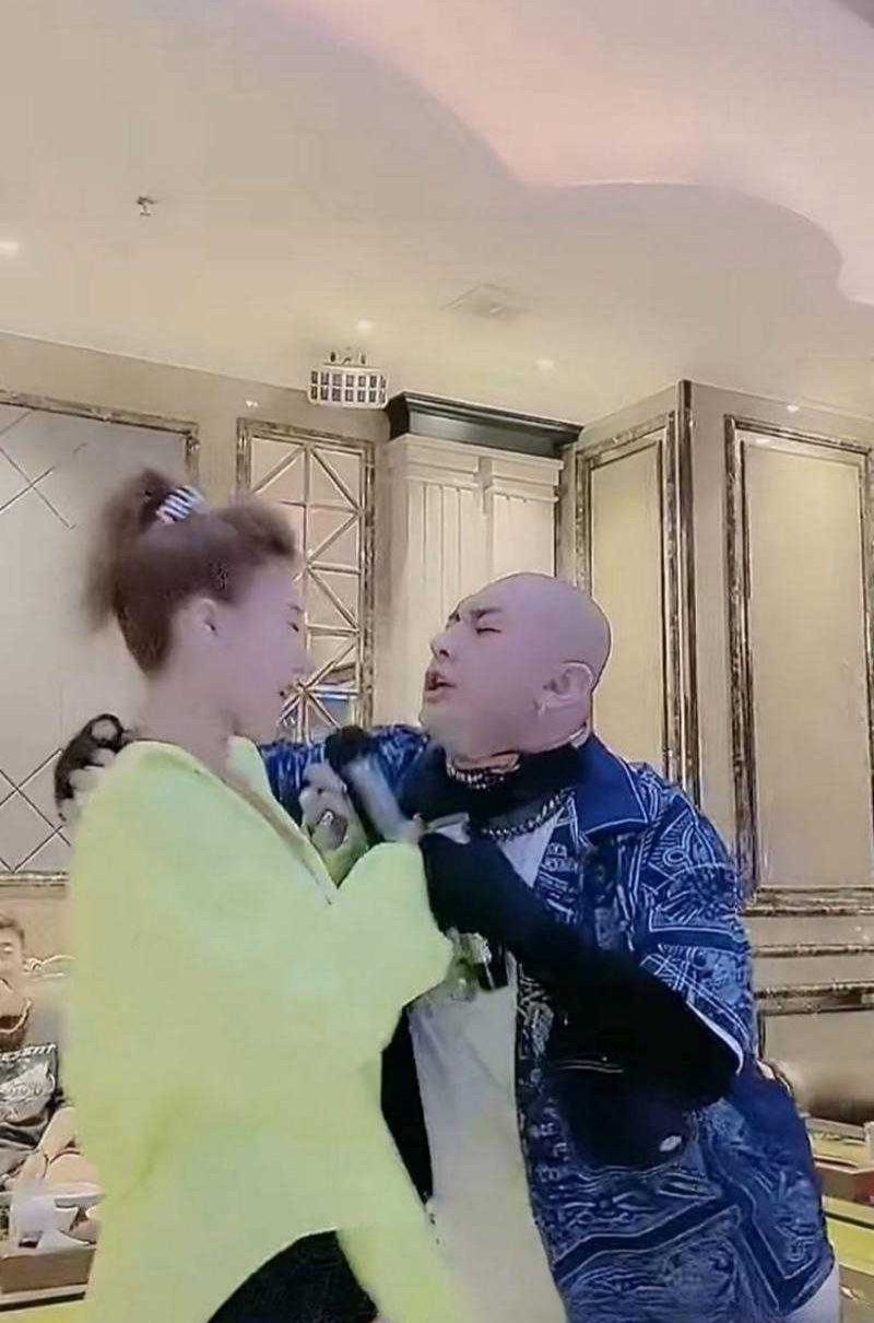 快手大网红Fz方丈直播自爆出轨 老婆不让碰导致多次偷腥 - 图片