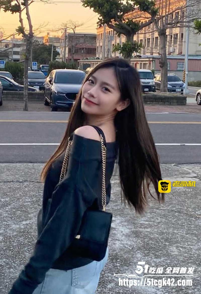 抖音30万粉丝反差母狗黄小唐早期下海当福利姬的大尺度付费定制私密福利视频流出 - 图片