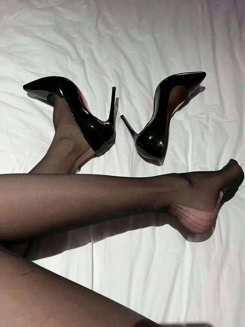 北京某一所艺校 一名极品颜值女校花这么清纯的样子 私下超反差 穿黑丝被小导演潜规则 - 图片