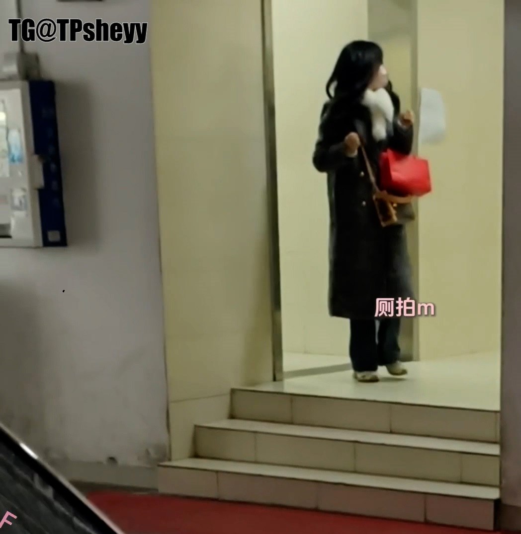【拉粑粑篇】几十位高颜值靓妹.黑丝美女等等，好多干净漂亮的美鲍 - 图片
