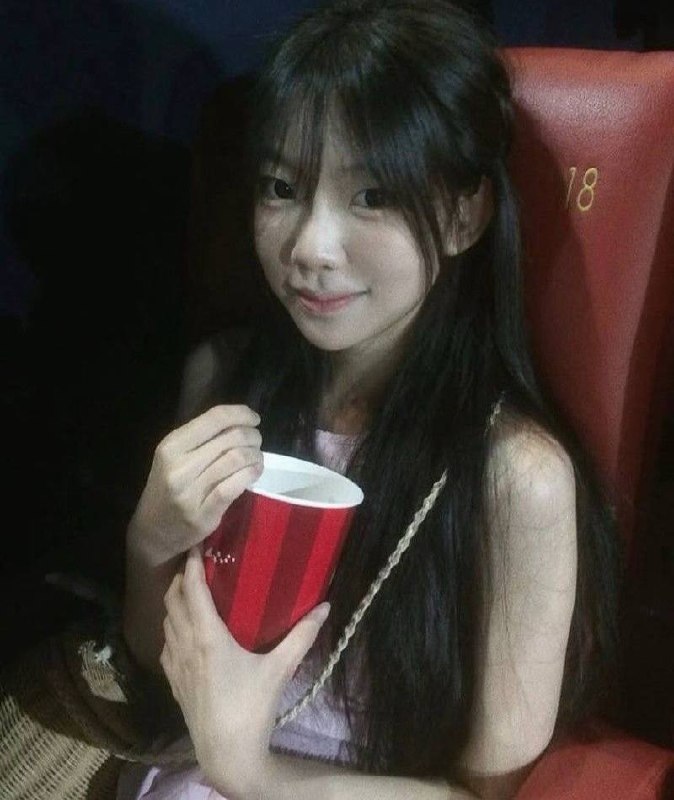 高颜值网红安俐颖酒店3P自拍流出！为了出名被金主前后夹击调教，前后两根肉棒轮番深入，叫得又急又浪，夹在中间彻底痉挛颤抖。 - 图片