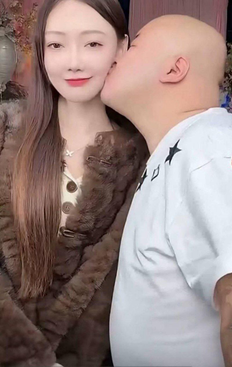 快手千万粉网红 老狗 被前妻白羽直播曝光 婚内出轨女徒孙佳昕 夜猫KTV举报聚众淫乱录音曝光！ - 图片