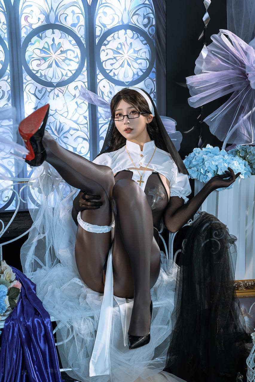 奶桃桃 – 沉陷 修女 - 图片