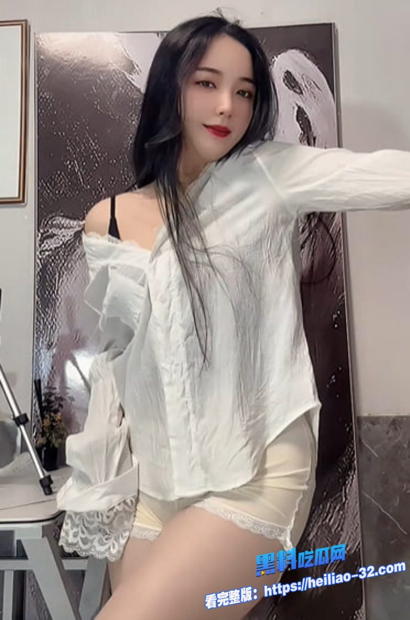 人气网红 快手福建诗爷 付费定制大尺度福利 巨乳肥臀御姐瑜伽裤骆驼趾顶B扭臀 跳蛋塞穴裸舞自慰！ - 图片