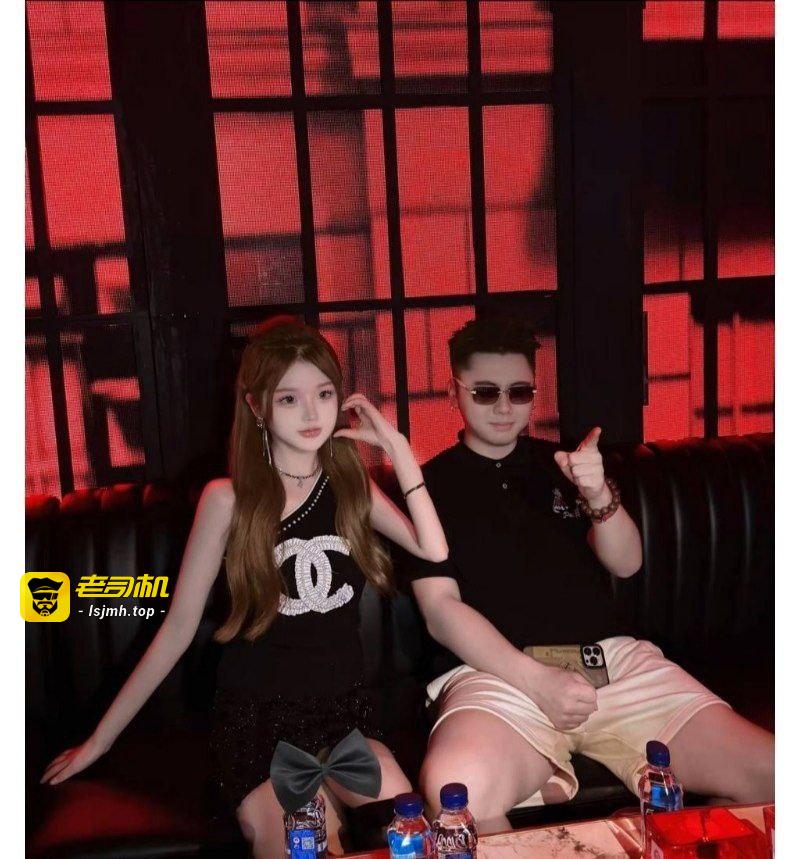 揽佬睡粉事件 明星自信爆棚与粉丝拍小视频 演出办在哪就在哪睡粉 高调称这是她们的荣幸 - 图片