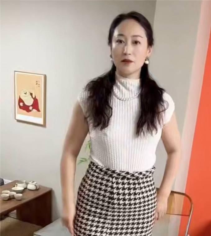 抖音Any园姨 定制视频火爆流出 熟女情趣装大尺度展示惊呆众人 - 图片