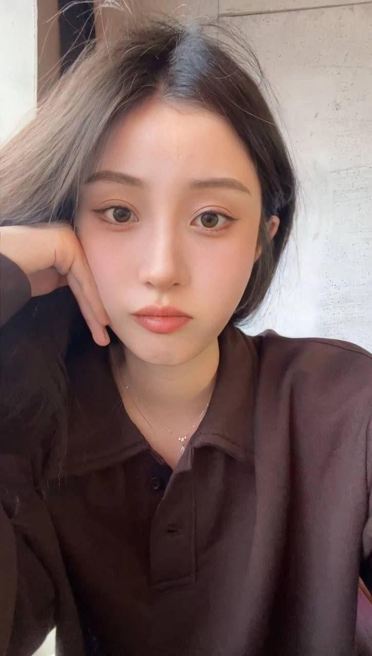 哈尔冰气质反差美女与男友性爱流出照片视频 超高颜值女 浓眉大眼，长相极其漂亮！