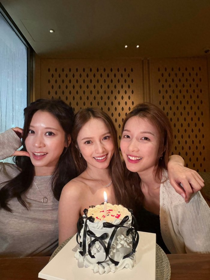 李泽楷34岁女友罕露脸，与姐妹庆生打扮淡雅，卖掉豪宅后养尊处优