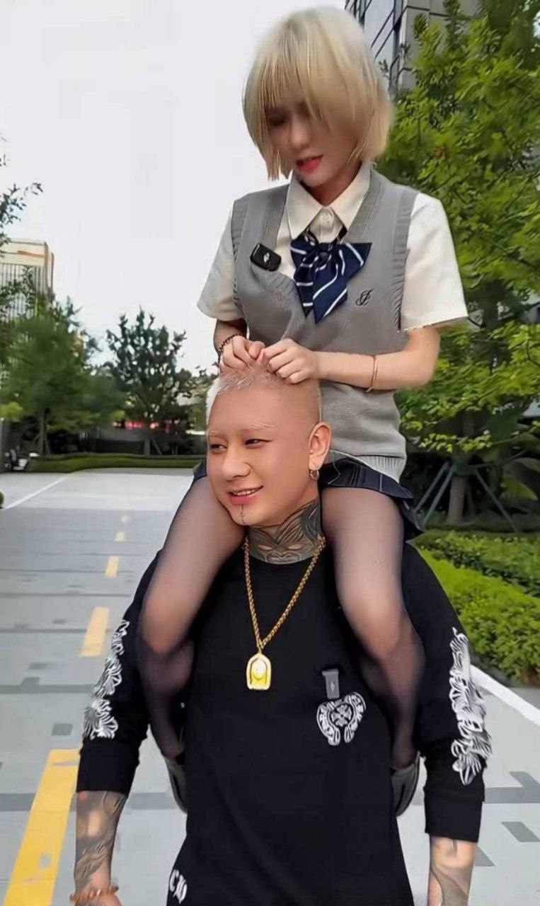 快手大网红Fz方丈直播自爆出轨 老婆不让碰导致多次偷腥 - 图片