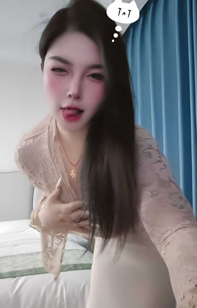 抖音网红蓉饱饱私密生活照曝光 这是高冷人设崩塌了？