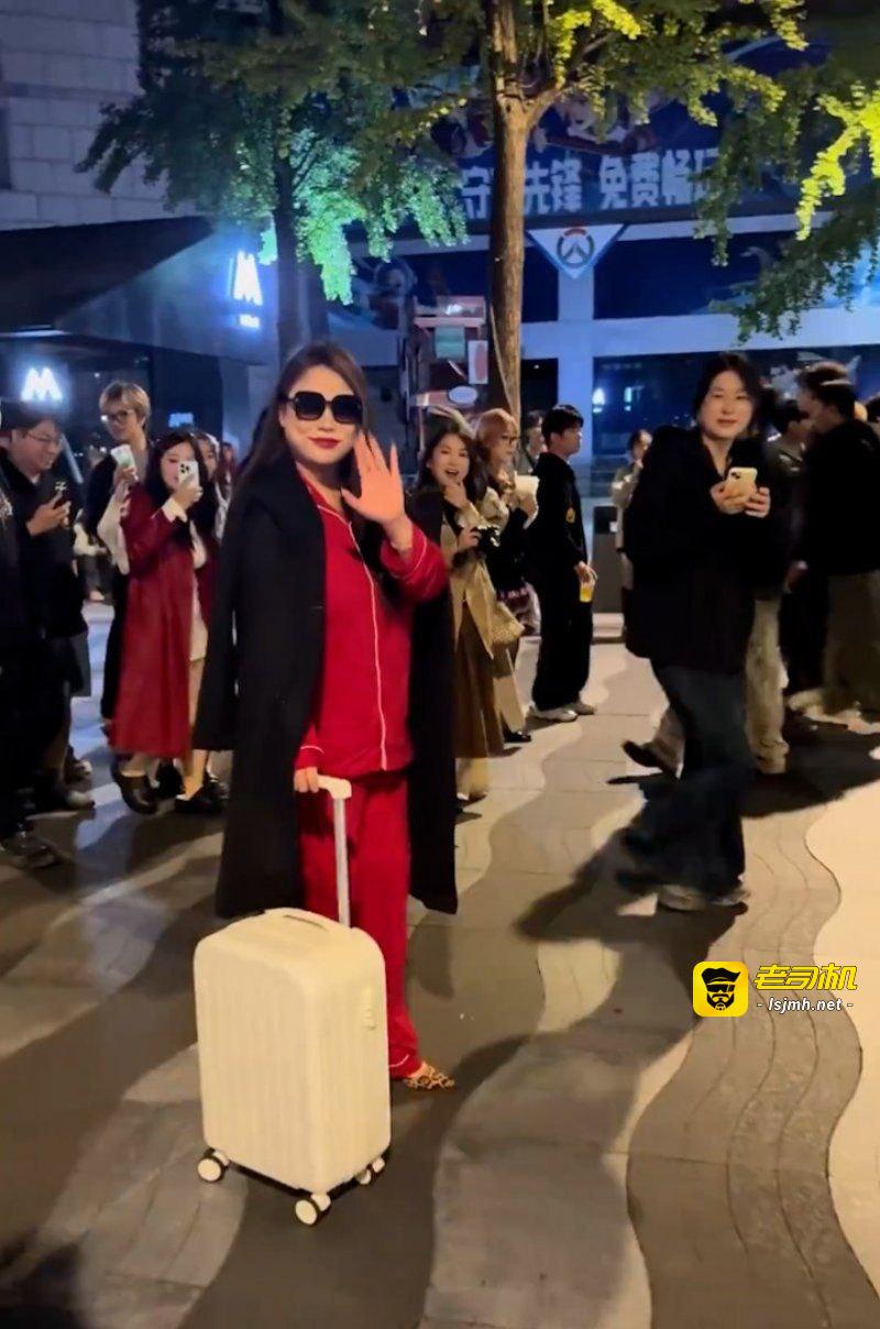 抖音25W粉丝男网红 想做你的维他命 万圣节cos李湘引全网热议 - 图片